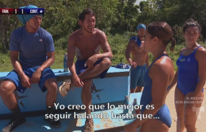 Lorena receives advice from her friends