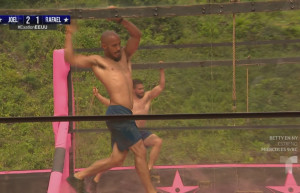 Two contestants from the Blue team fight to stay in the team